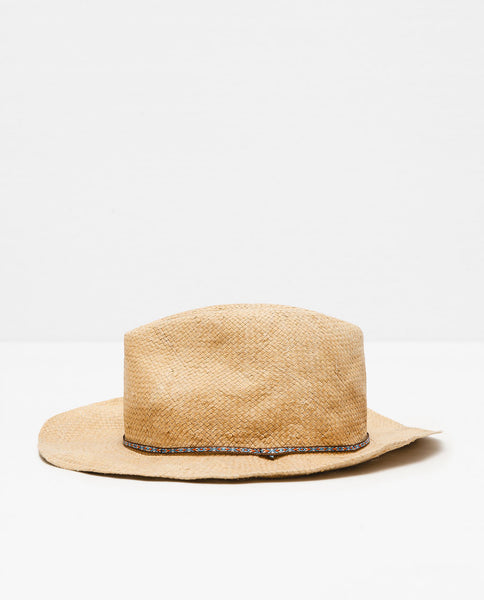 HAT WITH FLEXIBLE BRIM